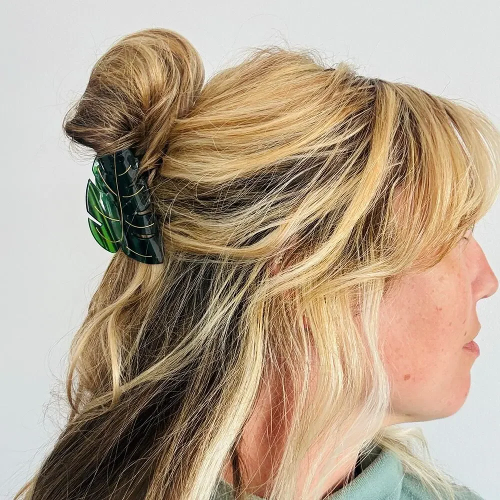 NEW ANTHROPOLOGIE Dark Green Gold Palm Monstera Leaf Plastic Hair Claw Clip